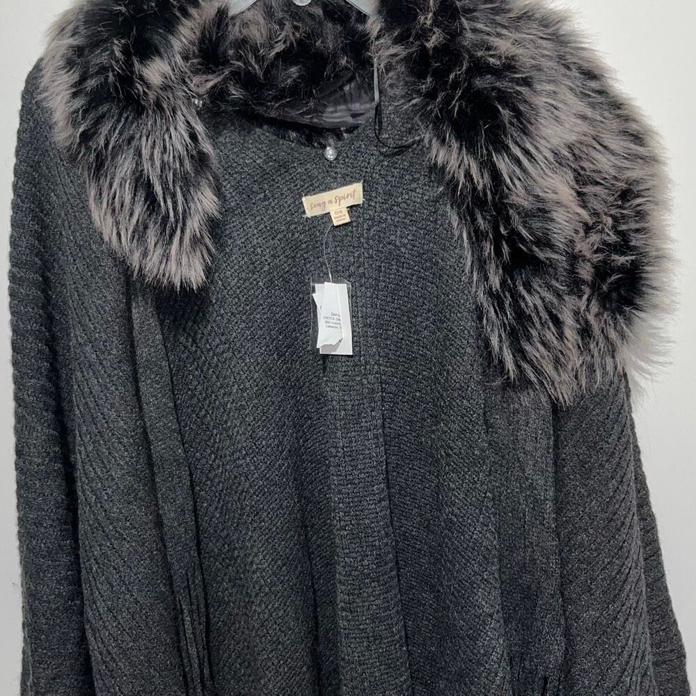 Song N Spirit Women's Black Faux Fur‎ Fringe Pullover Pocho Sweater One Size NWT